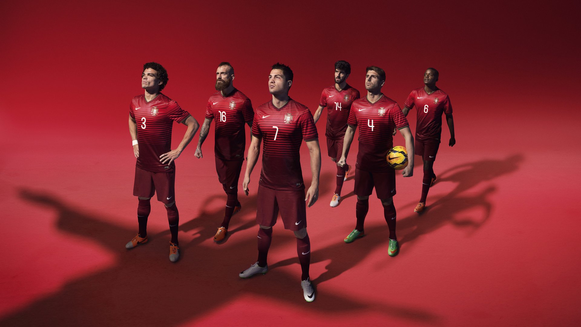 绿茵场与乒乓台的双重奏，英格兰轻取波兰，张本智和闪耀高光